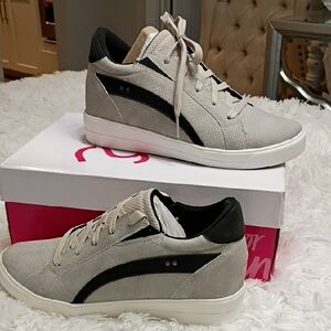 New Gray and Black Athletic Ryka Women's Viv Classic Sneaker Gray Snake Print